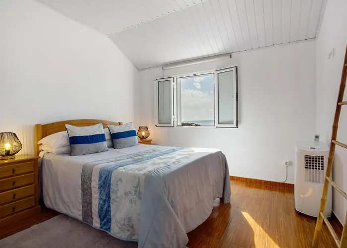 بيت للعطل Blue By The Sea House
